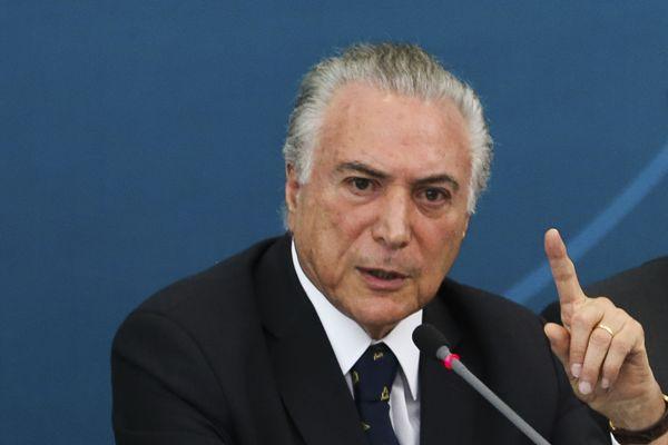 Aliado revela que presidente Temer 'quase' renunciou em maio Aliado revela que presidente Temer 'quase' renunciou em maio