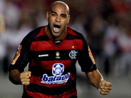 Adriano se oferece para jogar de graça pelo Fla em 2018: ‘Por amor’ Adriano se oferece para jogar de graça pelo Fla em 2018: ‘Por amor’