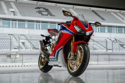 Honda CBR1000RR Fireblade é eleita a moto do ano 2017 Honda CBR1000RR Fireblade é eleita a moto do ano 2017