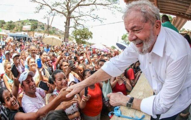 Lula diz que, se eleito, vai consultar população sobre reformas Lula diz que, se eleito, vai consultar população sobre reformas