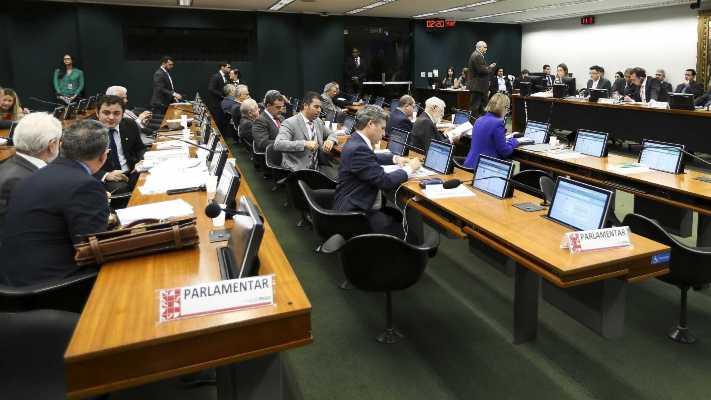 CCJ da Câmara aprova PEC que prevê fim do foro privilegiado CCJ da Câmara aprova PEC que prevê fim do foro privilegiado