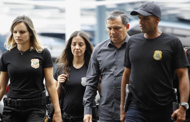 Polícia Federal prende ex-chefe da Casa Civil do governo Cabral e cumpre outros mandados de prisão Polícia Federal prende ex-chefe da Casa Civil do governo Cabral e cumpre outros mandados de prisão