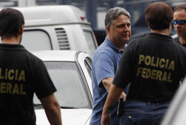 Garotinho é transferido para Bangu e defesa protesta Garotinho é transferido para Bangu e defesa protesta