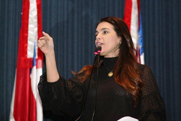 Três projetos de Alessandra Campêlo são aprovados pela ALEAM Três projetos de Alessandra Campêlo são aprovados pela ALEAM