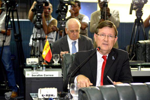 José Ricardo lamenta aprovação da LOA 2018 sem o reajuste dos professores José Ricardo lamenta aprovação da LOA 2018 sem o reajuste dos professores