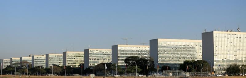 Temer ainda terá de trocar 13 ministros em até 3 meses Temer ainda terá de trocar 13 ministros em até 3 meses