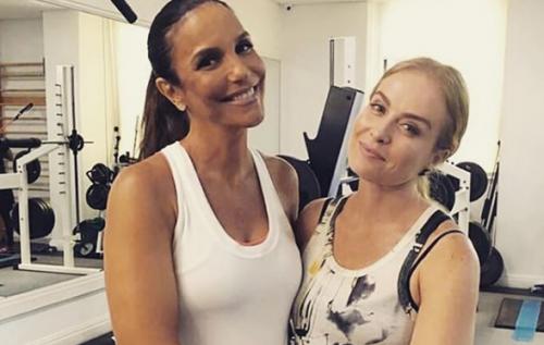 Ivete Sangalo exibe barrigão ao lado de Angélica Ivete Sangalo exibe barrigão ao lado de Angélica