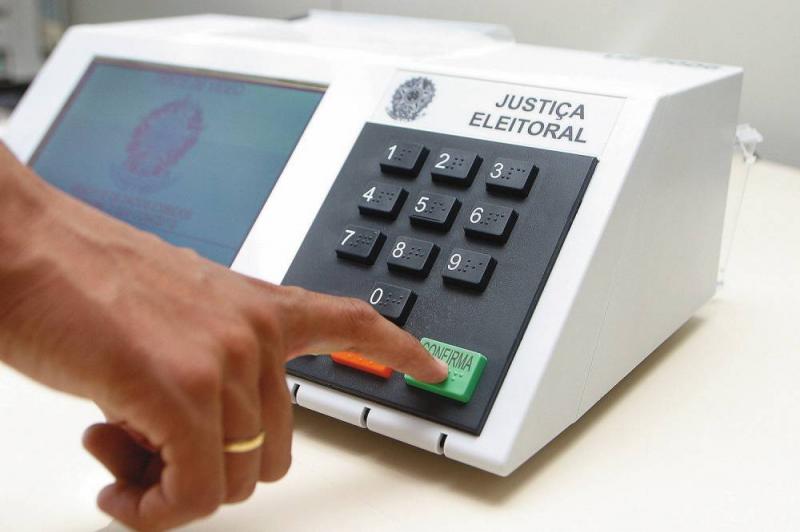 Fundo para campanhas tira R$ 472 milhões de saúde e educação Fundo para campanhas tira R$ 472 milhões de saúde e educação
