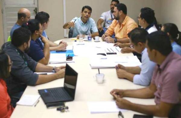 Moradores de áreas do ProsaiMaués vão receber indenização do Governo do AM Moradores de áreas do ProsaiMaués vão receber indenização do Governo do AM