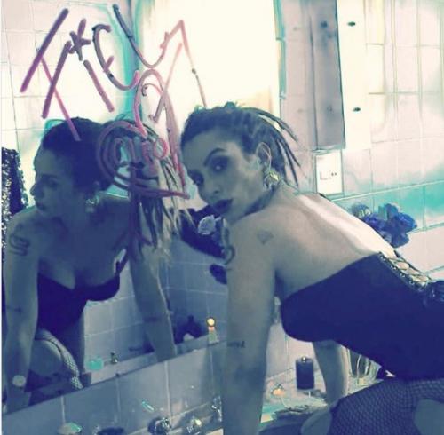 Cleo Pires publica foto ousada nas redes sociais e seguidora comenta: ‘até eu virava lésbica’ Cleo Pires publica foto ousada nas redes sociais e seguidora comenta: ‘até eu virava lésbica’