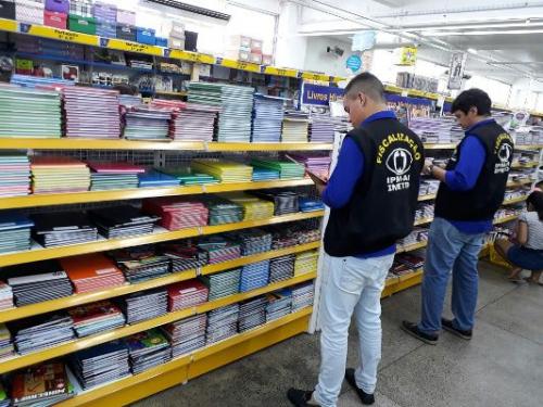 Ipem-AM fiscaliza artigos escolares e faz alerta aos pais Ipem-AM fiscaliza artigos escolares e faz alerta aos pais