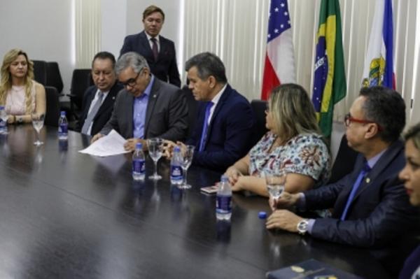SSP-AM e TJAM firmam acordo para emissão de RG e CPF a crianças e adolescentes de abrigos SSP-AM e TJAM firmam acordo para emissão de RG e CPF a crianças e adolescentes de abrigos