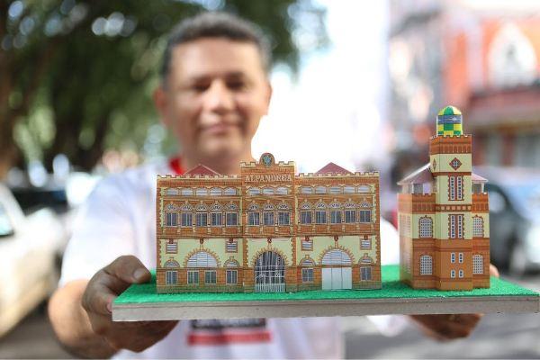 Artista faz paper toys de prédios históricos de Manaus Artista faz paper toys de prédios históricos de Manaus