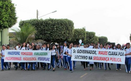 Maués, tem somente 17 PMs para cuidar da segurança; moradores protestam Maués, tem somente 17 PMs para cuidar da segurança; moradores protestam