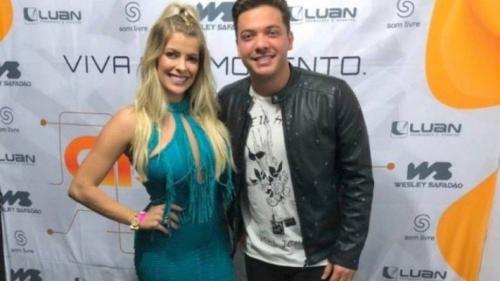 Ex-BBB Jaqueline canta com Wesley Safadão em show Ex-BBB Jaqueline canta com Wesley Safadão em show