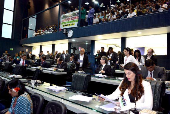 Deputados aprovam reajuste de 24,2% para servidores da SUSAM Deputados aprovam reajuste de 24,2% para servidores da SUSAM