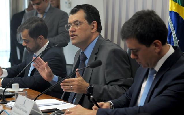 Braga pede aprovação de projeto que recupera o setor elétrico Braga pede aprovação de projeto que recupera o setor elétrico