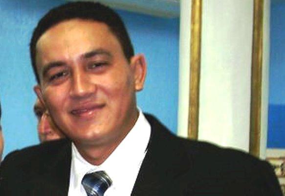 Prefeito de Borba não paga aluguel de prédio e estudantes da UEA são despejados Prefeito de Borba não paga aluguel de prédio e estudantes da UEA são despejados