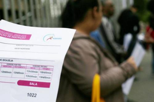 Estudantes têm até quarta-feira para pagar taxa de inscrição no Enem Estudantes têm até quarta-feira para pagar taxa de inscrição no Enem