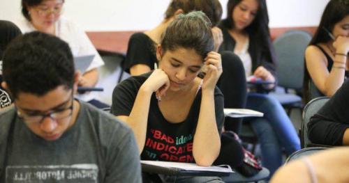 Estudantes têm até quarta (23) para pagar taxa de inscrição no ENEM Estudantes têm até quarta (23) para pagar taxa de inscrição no ENEM