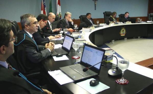 TCE manda Adail Filho devolver ao município terreno doado a empresário TCE manda Adail Filho devolver ao município terreno doado a empresário