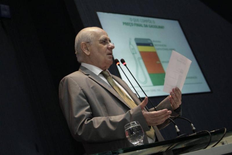 Serafim defende que governo reduza em 7% imposto de combustíveis Serafim defende que governo reduza em 7% imposto de combustíveis