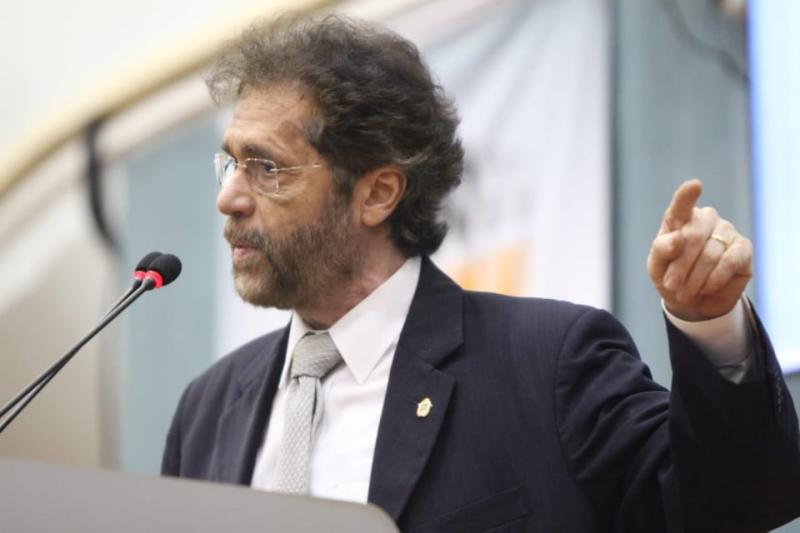 Vereador Plínio Valério por meio de projeto de lei incentiva o apoio aos artistas de rua Vereador Plínio Valério por meio de projeto de lei incentiva o apoio aos artistas de rua