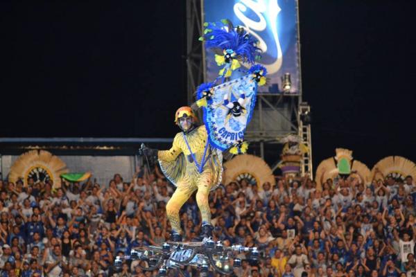 Homem voador faz nova aparição no Bumbódromo, em 2ª noite do Caprichoso Homem voador faz nova aparição no Bumbódromo, em 2ª noite do Caprichoso