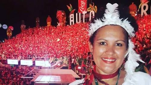 MINHA SELF | Josiane Neves assistindo ao seu boi do coração, no Bumbódromo MINHA SELF | Josiane Neves assistindo ao seu boi do coração, no Bumbódromo