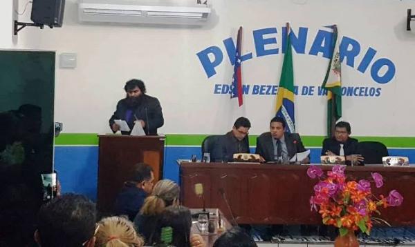 Rosivaldo Massarico é o novo prefeito de Novo Airão Rosivaldo Massarico é o novo prefeito de Novo Airão