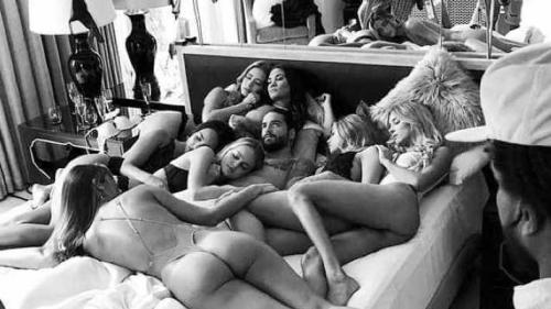 Maluma posa com sete mulheres na cama para gravação de clipe Maluma posa com sete mulheres na cama para gravação de clipe