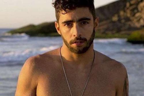 Barco de Pedro Scooby sofre naufrágio na Indonésia e surfista relata pânico Barco de Pedro Scooby sofre naufrágio na Indonésia e surfista relata pânico