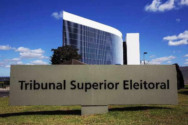 AGU e TSE vão cobrar de candidatos cassados custos de novas eleições AGU e TSE vão cobrar de candidatos cassados custos de novas eleições