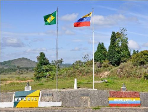 Após pedido de RR, governo diz que fechar fronteira é 'impensável' Após pedido de RR, governo diz que fechar fronteira é 'impensável'