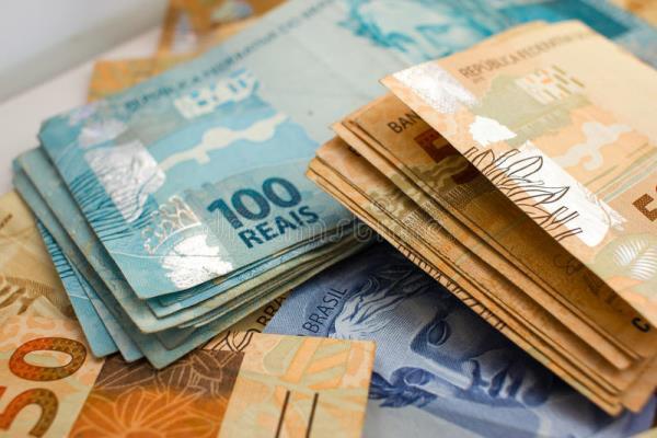 Governo aumenta para R$ 1.006 previsão para salário mínimo em 2019 Governo aumenta para R$ 1.006 previsão para salário mínimo em 2019