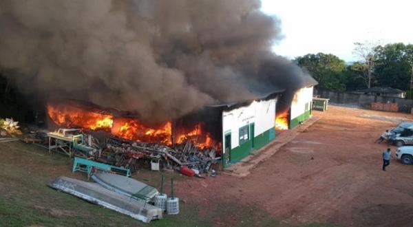 Incêndio destrói Secretaria de Obras de Silves Incêndio destrói Secretaria de Obras de Silves