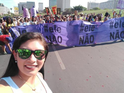MINHA SELF | Hellen Picanço no movimento '#EleNão', em Brasília MINHA SELF | Hellen Picanço no movimento '#EleNão', em Brasília