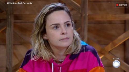 Eliminada da Fazenda 10, Ana Paula critica Bolsonaro e deseja que audiência da Record afunde Eliminada da Fazenda 10, Ana Paula critica Bolsonaro e deseja que audiência da Record afunde