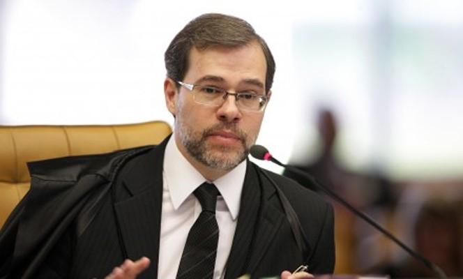 “Atacar Poder Judiciário é atacar a democracia”, diz presidente do STF “Atacar Poder Judiciário é atacar a democracia”, diz presidente do STF