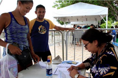Inscritos recebem kits da Corrida Internacional Cidade de Manaus Inscritos recebem kits da Corrida Internacional Cidade de Manaus