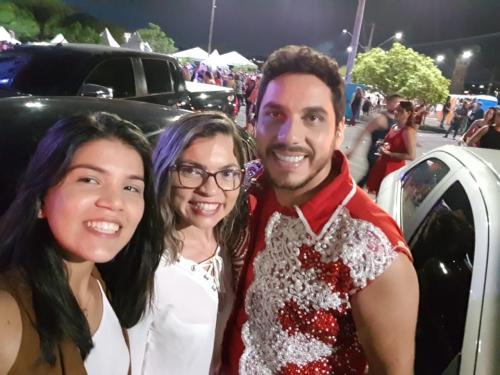 MINHA SELF | Mãe e filha tietando o levantador de toadas do boi Garantido MINHA SELF | Mãe e filha tietando o levantador de toadas do boi Garantido
