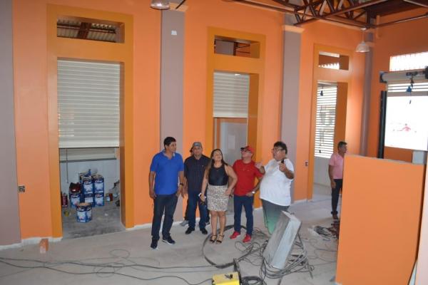 Prefeito confirma inauguração do Mercado Municipal para dezembro Prefeito confirma inauguração do Mercado Municipal para dezembro