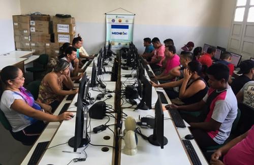 59 mil inscritos para obter certificados dos Ensinos Fundamental e Médio 59 mil inscritos para obter certificados dos Ensinos Fundamental e Médio