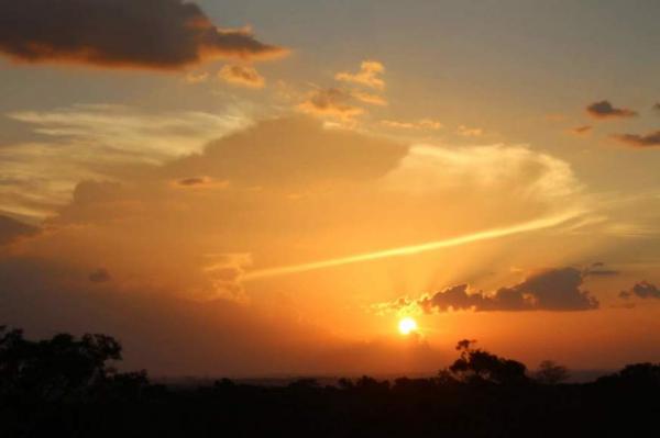 Morador de Manaus tem desconto para ver pôr do sol na torre do Musa Morador de Manaus tem desconto para ver pôr do sol na torre do Musa