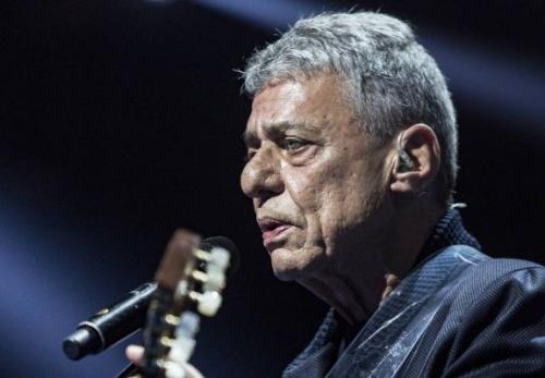 Chico Buarque leva dois prêmios do Grammy Latino com 'Caravanas' Chico Buarque leva dois prêmios do Grammy Latino com 'Caravanas'