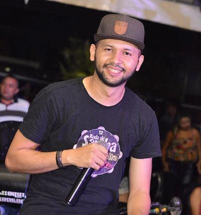 Uendel Pinheiro canta sucessos na 'Meia Noite Acaba' Uendel Pinheiro canta sucessos na 'Meia Noite Acaba'