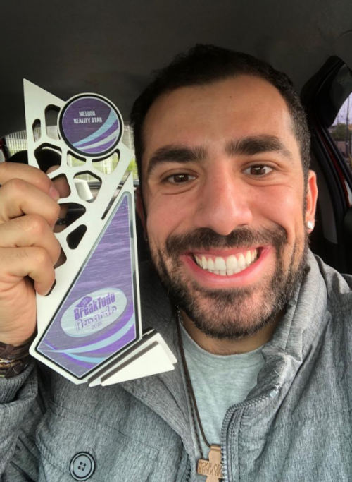 Kaysar Dadour recebe troféu BreakTudo Awards 2018 de Melhor Reality Star Kaysar Dadour recebe troféu BreakTudo Awards 2018 de Melhor Reality Star