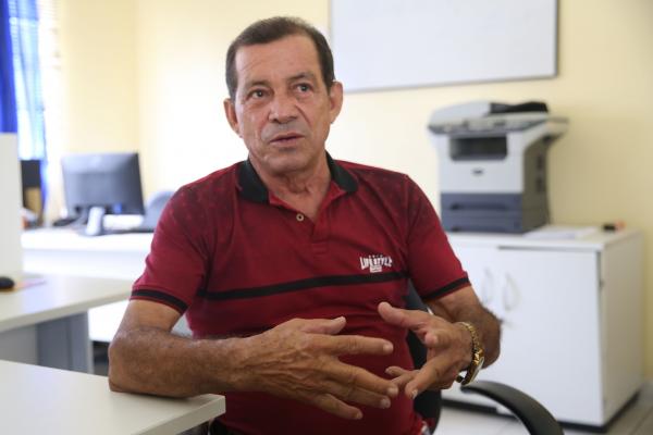 Sem realizar concurso, prefeito de Tabatinga demite e engana população Sem realizar concurso, prefeito de Tabatinga demite e engana população