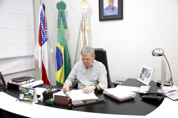 Arthur formaliza a Temer pedido de apoio às vítimas do incêndio do Educandos Arthur formaliza a Temer pedido de apoio às vítimas do incêndio do Educandos