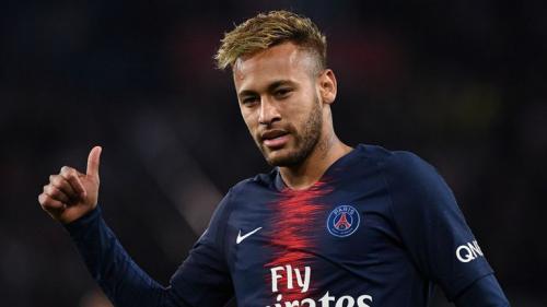 Neymar é visto abraçado com morena e fãs apontam um suposto romance Neymar é visto abraçado com morena e fãs apontam um suposto romance